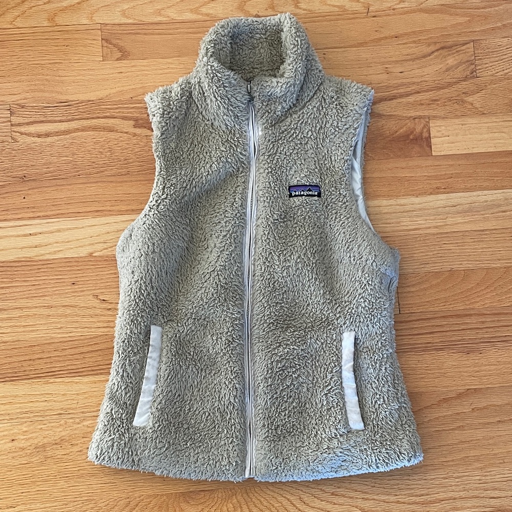 Patagonia Los Gatos Sherpa Vest in taupe